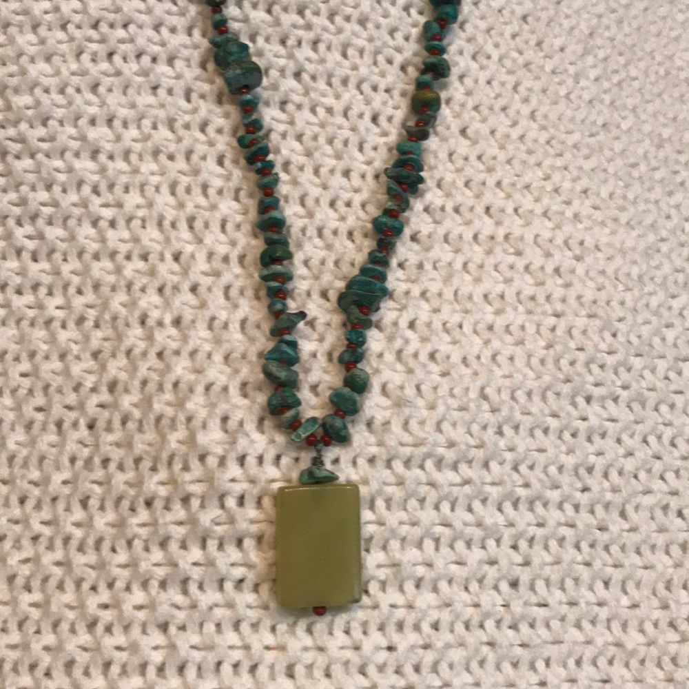 TURQUOISE CHIP AND RED BEADED NECKLACE